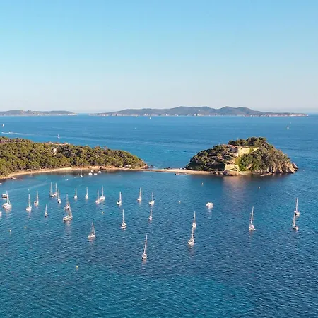 Bel Bleu A La Plage Pour 4 Personnes * Le Lavandou