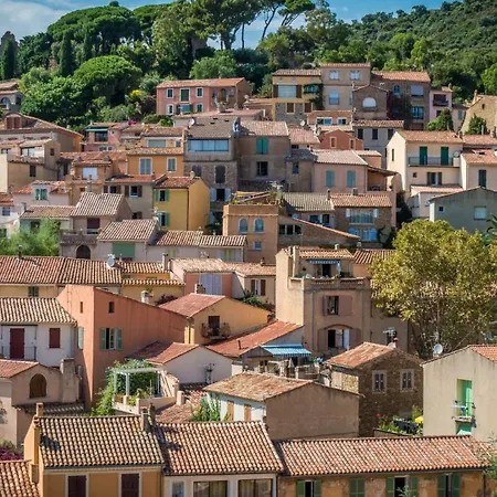 Bel Bleu A La Plage Pour 4 Personnes Le Lavandou