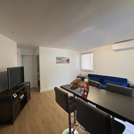 Apartment Bel Bleu A La Plage Pour 4 Personnes Le Lavandou