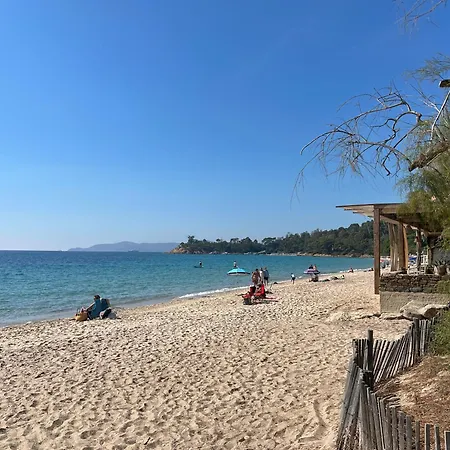 Bel Bleu A La Plage Pour 4 Personnes Le Lavandou