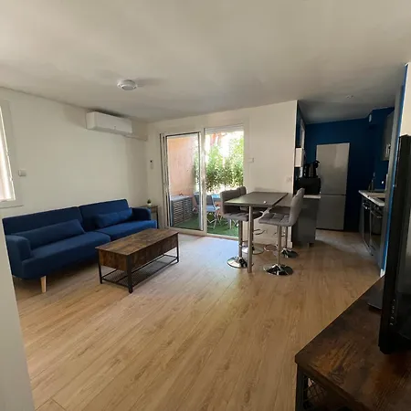 Apartment Bel Bleu A La Plage Pour 4 Personnes Le Lavandou