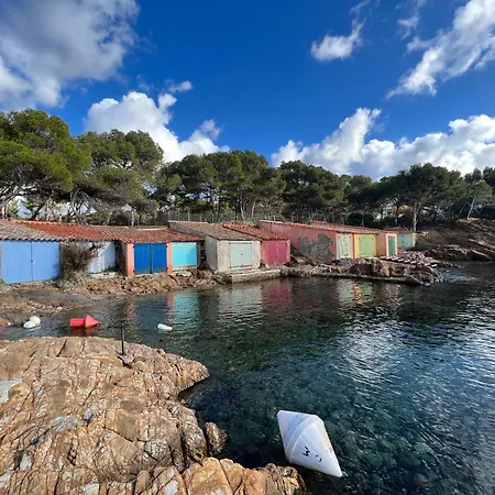 Bel Bleu A La Plage Pour 4 Personnes * Le Lavandou