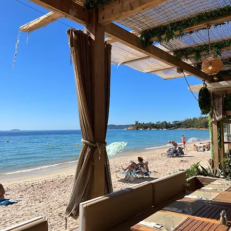 Bel Bleu A La Plage Pour 4 Personnes * Le Lavandou