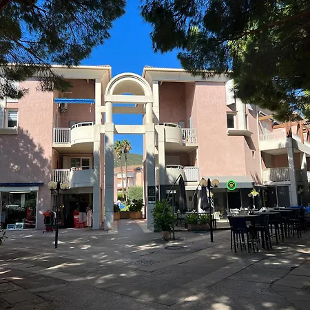 Apartment Bel Bleu A La Plage Pour 4 Personnes Le Lavandou