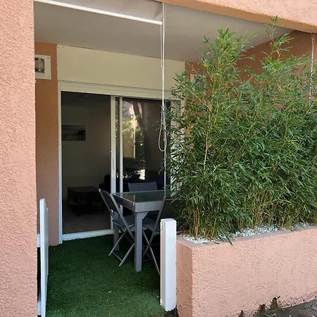 Apartment Bel Bleu A La Plage Pour 4 Personnes Le Lavandou